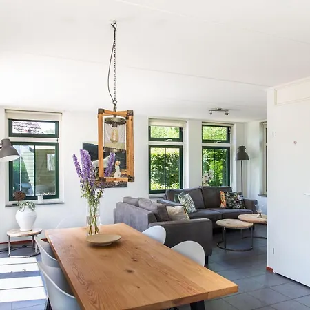 Europarcs Koningshof 3* سكورل